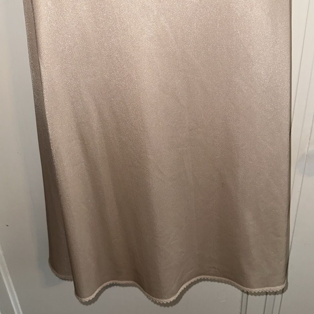 Vintage Vassarette light tan half slip/ as‎ is - Picture 2 of 7